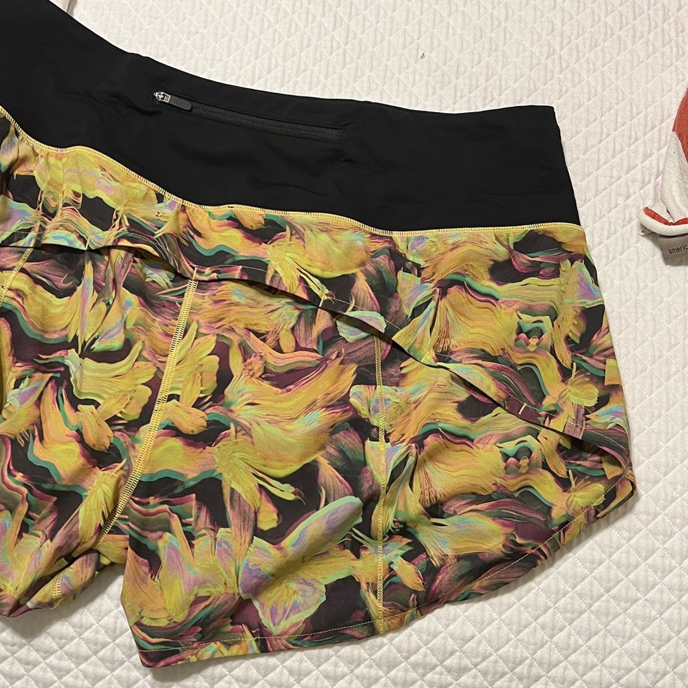 RARE lululemon patterned shorts! - Picture 9 of 10
